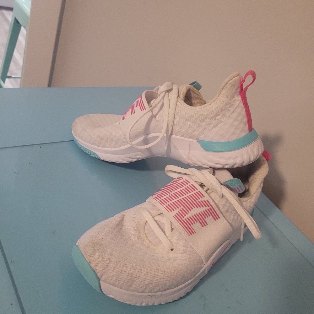 Sneakers - Picture 2 of 4